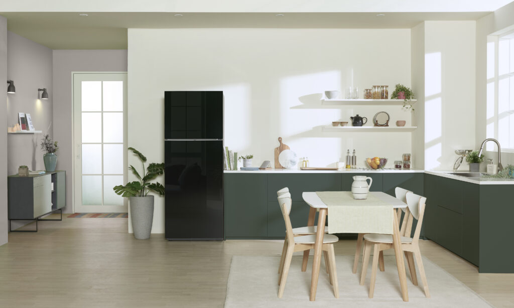 Samsung Bespoke Top Mount Fridge is an all-around refrigerator that can benefit you and your home. 