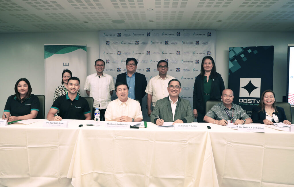 Science & Technology via Pure Fiber Delivery (Front Row, L-R): Converge Integrated Marketing Senior Manager Vianca Carla Remorozo, Converge Marketing Services ManagerRicardo De Jesus, Converge CEO and Co-Founder Dennis Anthony Uy, DOST-STII Director Richard P. Burgos, DOST-STII OIC-CRPD Rodolfo P. De Guzman, and DOST-STII FAD Chief Arlene Centeno. (Back Row, L-R): PKN Marketing Manager Adriane Faye San Jose, PKN General Manager Jonathan Ruby, PKN CEO Atty. Frank Abalos, DOST Secretary Dr. Renato U. Solidum Jr., and DOST Undersecretary for Scientific and Technical Services Ms. Maridon O. Sahagun.