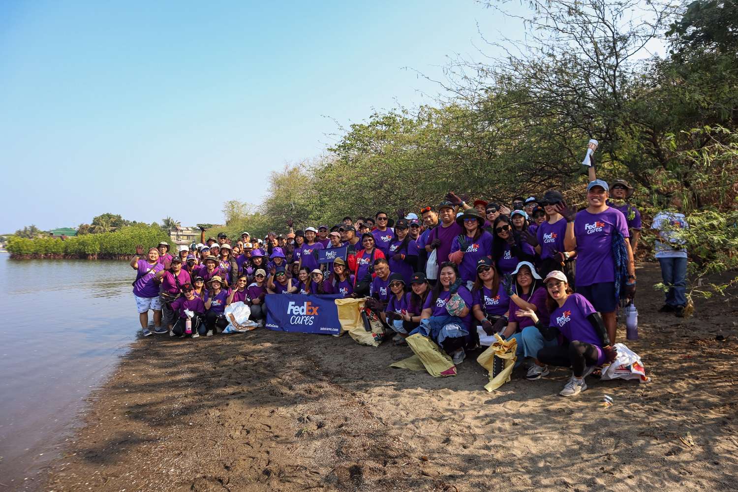 FedEx volunteers