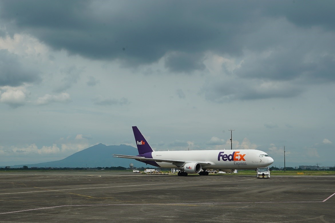 FedEx aircraft sideview