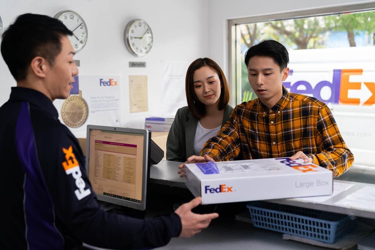 FedEX Shipping Campaign: Pamaskong Handog